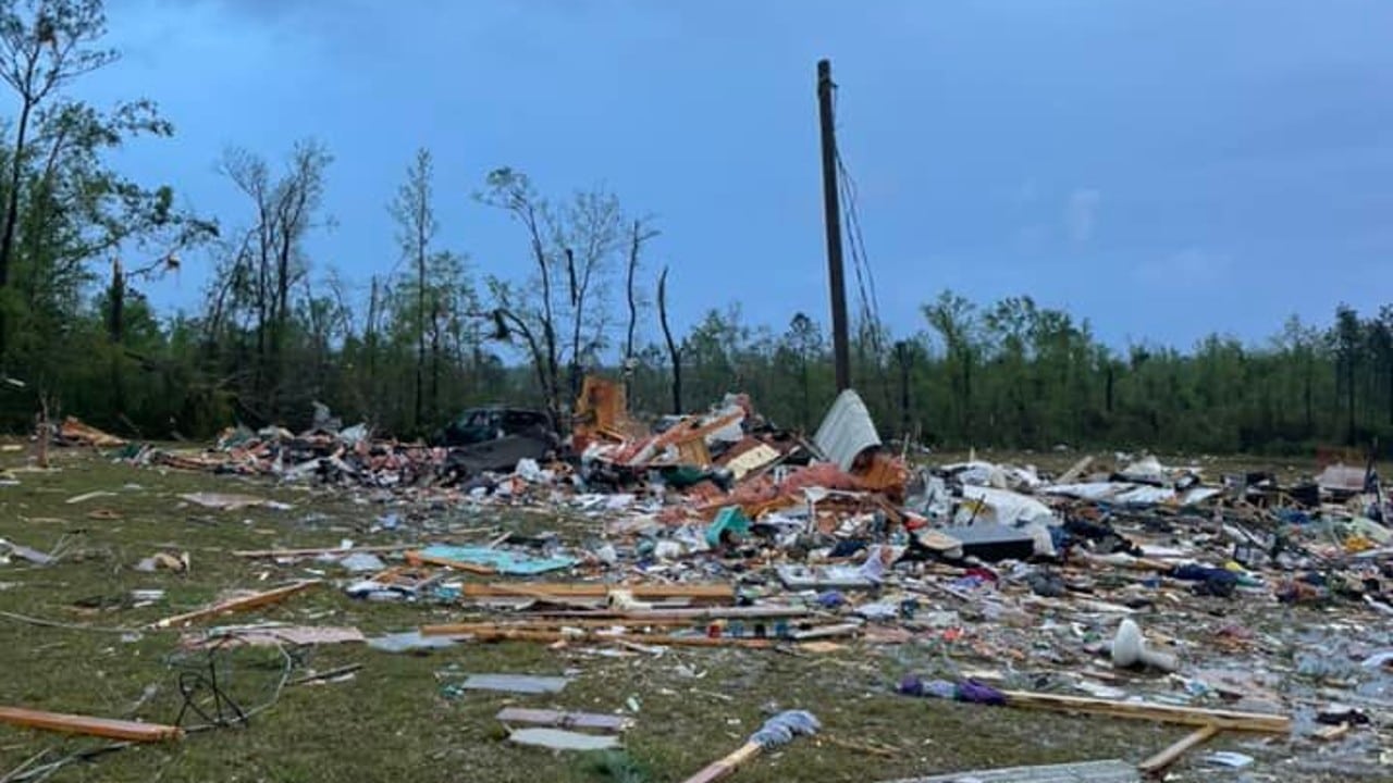 Tornado deja destrucción y al menos dos muertos en Florida