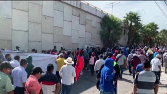 trabajadores de la educacion protestan en chilpancingo