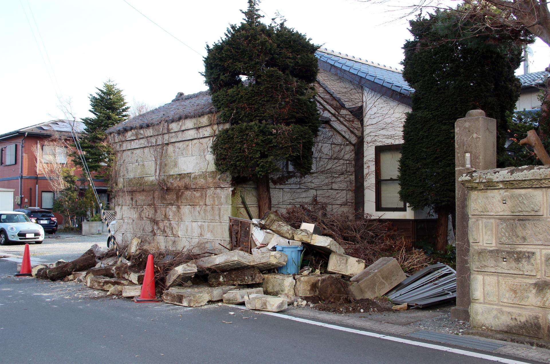 Sube a cuatro la cifra de muertos tras sismo en Fukushima, Japón