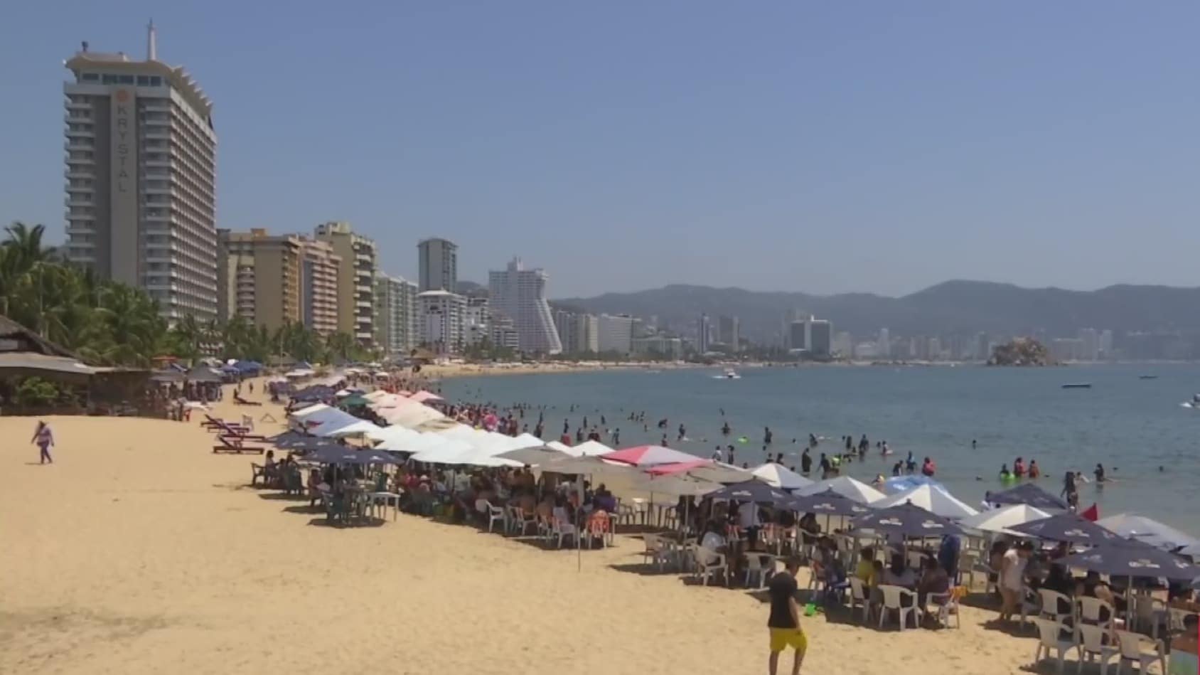 turistas aprovechan fin de semana largo en acapulco