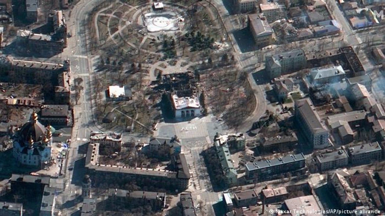 Ucrania denuncia el bombardeo de una escuela con civiles dentro en Mariúpol
