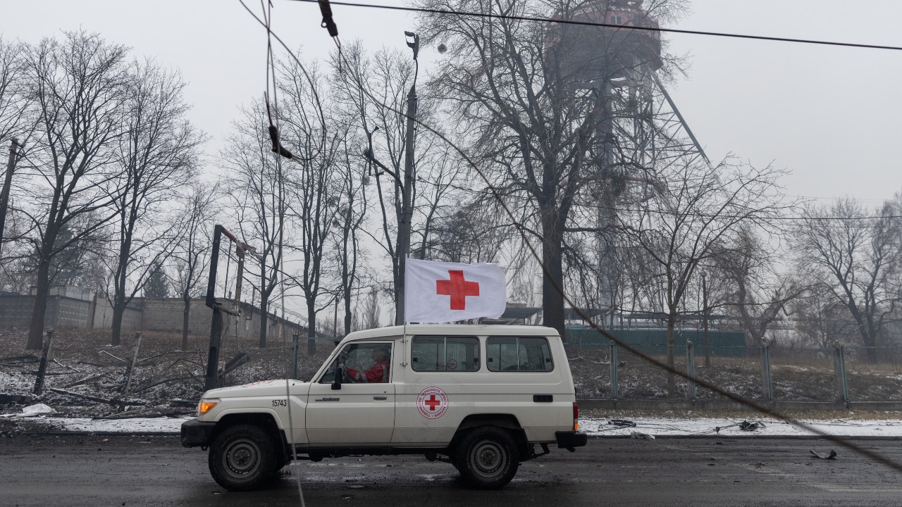 Aseguran que bombardeo provocó la muerte de seis personas, incluyendo dos niños, en Ucrania