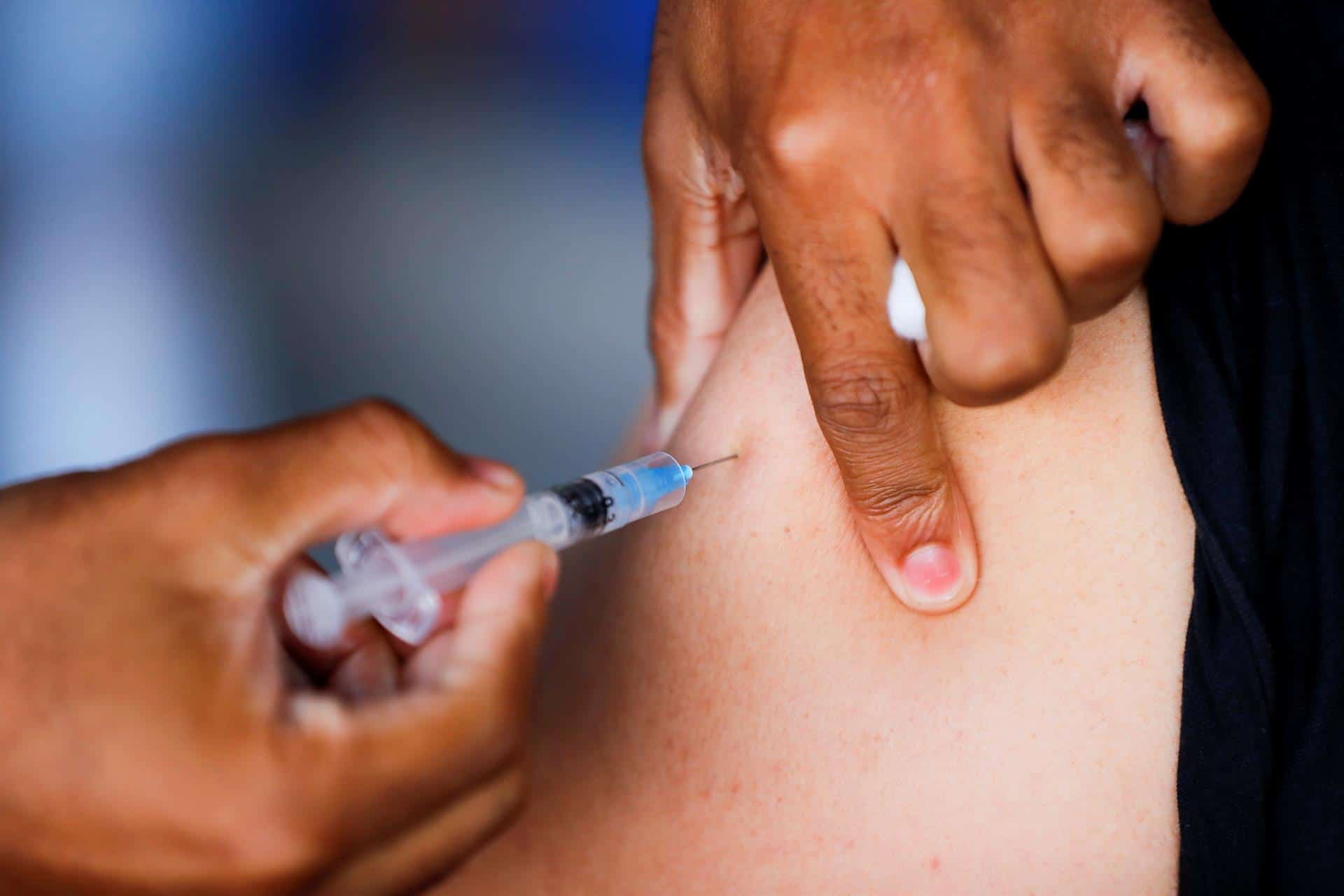 Pfizer recomienda cuarta dosis de vacuna contra COVID-19