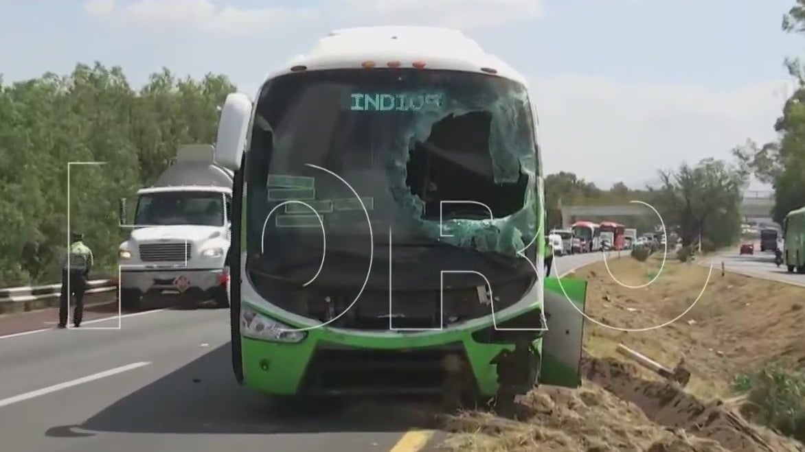 volcadura de autobus de pasajeros deja dos lesionados en carretera ecatepec piramides