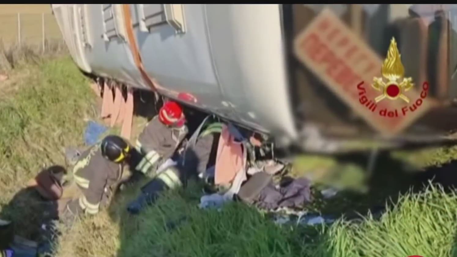 volcadura se autobus deja un muerto y 5 heridos en italia