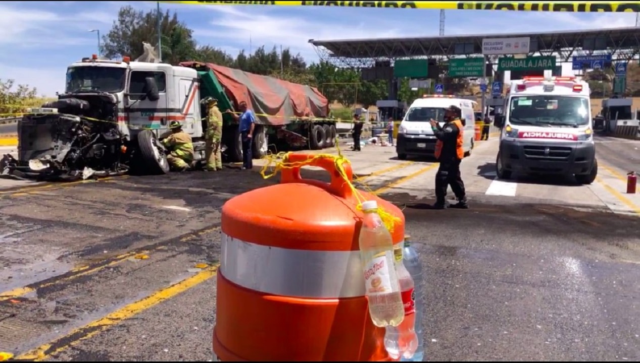 Muere menor en accidente de tráiler en Guadalajara-Tepic
