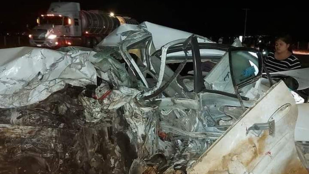Choque entre dos vehículos salda con la muerte de seis personas en San Luis Potosí