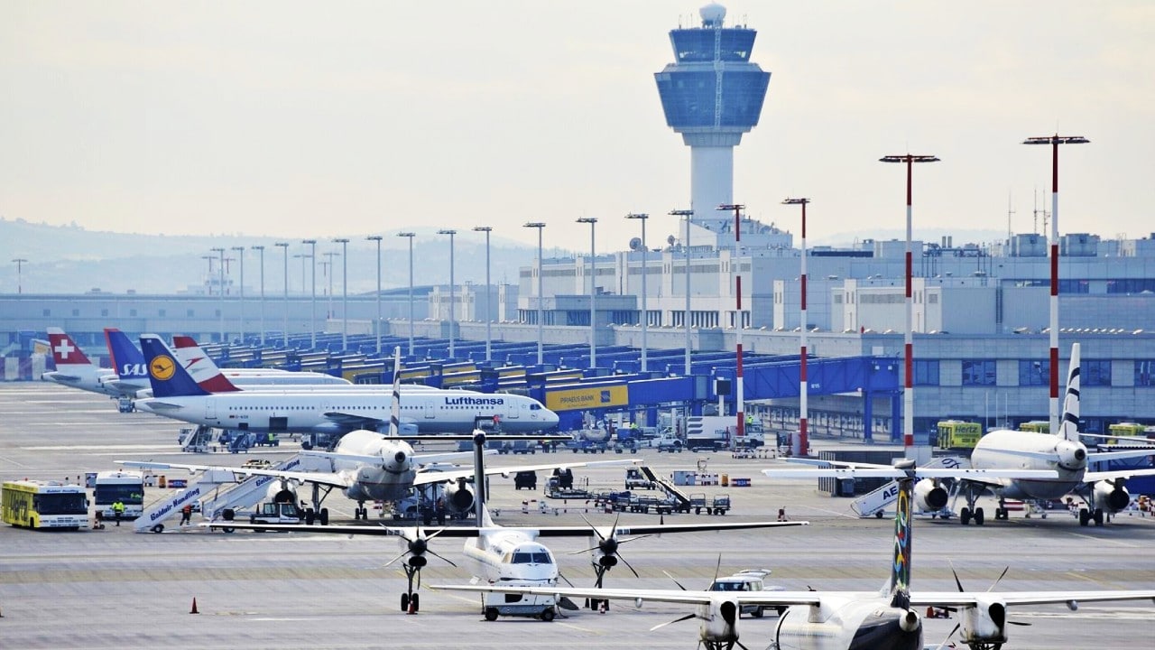 Rusia vuelve a prolongar hasta 1 mayo el cierre de once aeropuertos del país