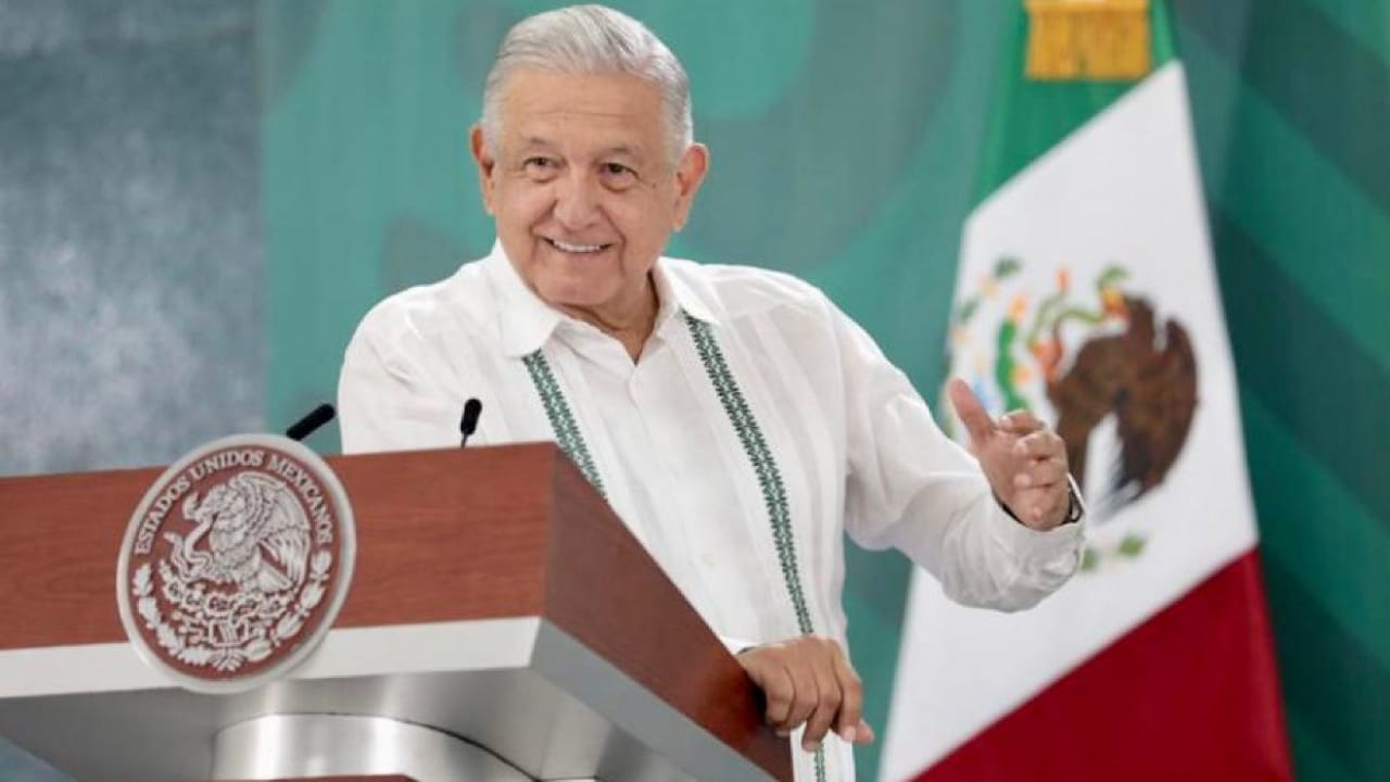 El presidente, Andrés Manuel López Obrador (AMLO), durante su confrencia mañanera en Isla Mujeres, Quintana Roo.