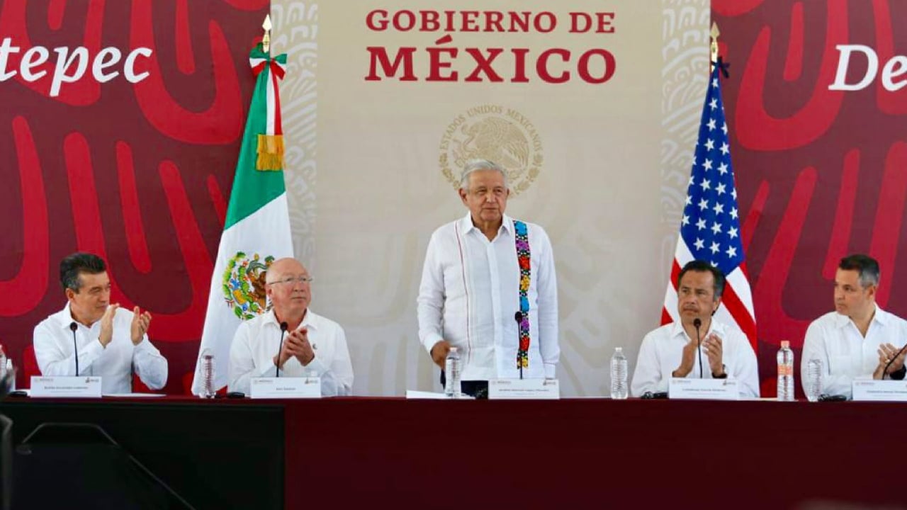 Andrés Manuel López Obrador, presidente de México, encabezó el acto protocolario del evento "Desarrollo del Istmo de Tehuantepec" .