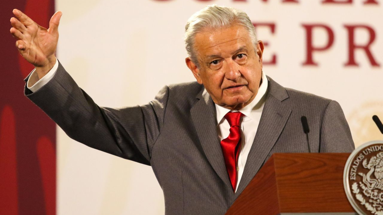 El presidente Andrés Manuel López Obrador en su conferencia mañanera desde el Salón Tesorería de Palacio Nacional