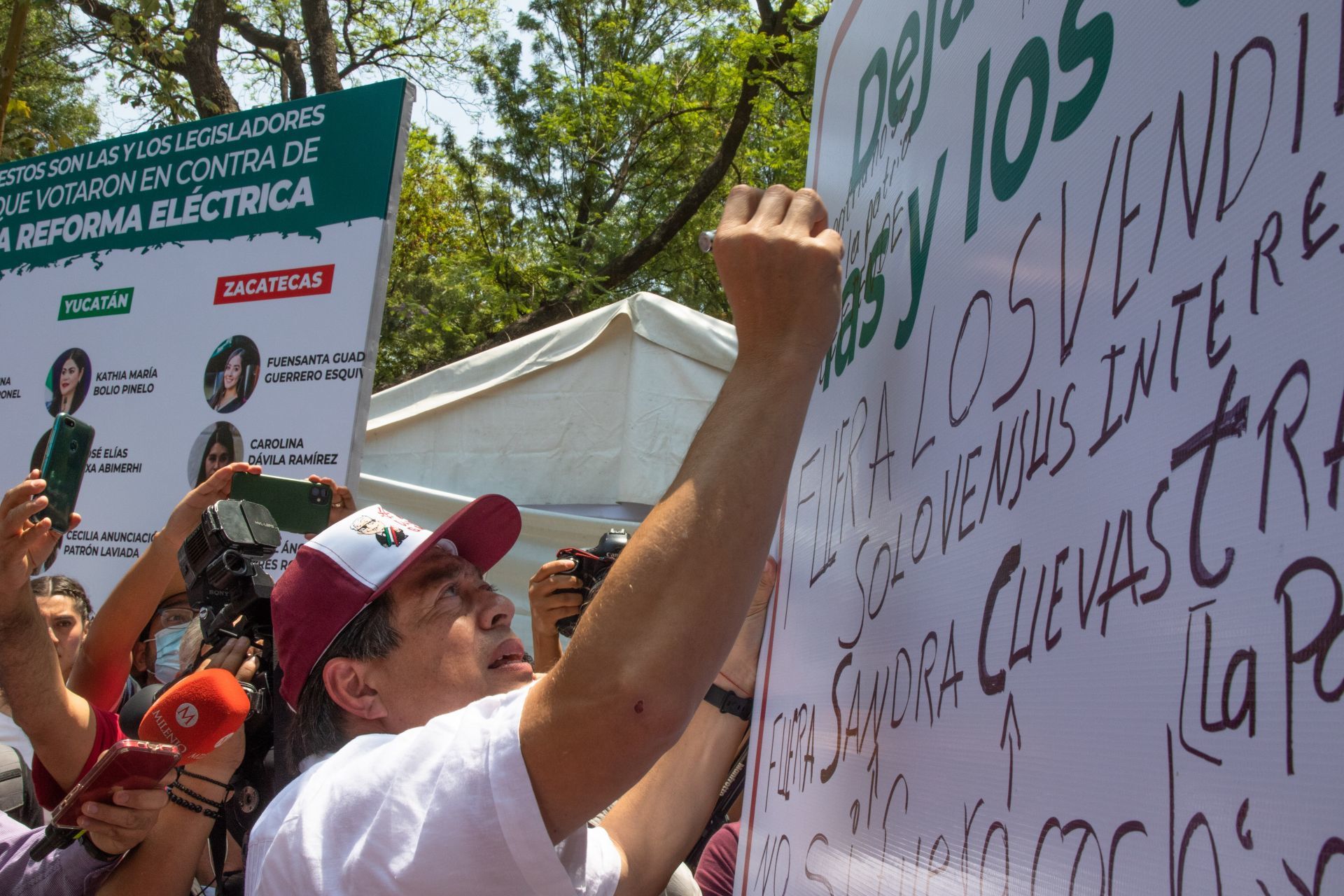 Anuncia Morena consulta para enjuiciar a legisladores que votaron contra reforma eléctrica