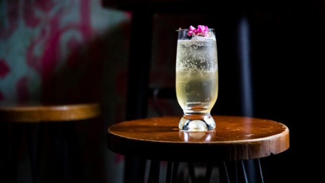 Bebidas en un bar (Getty Images)