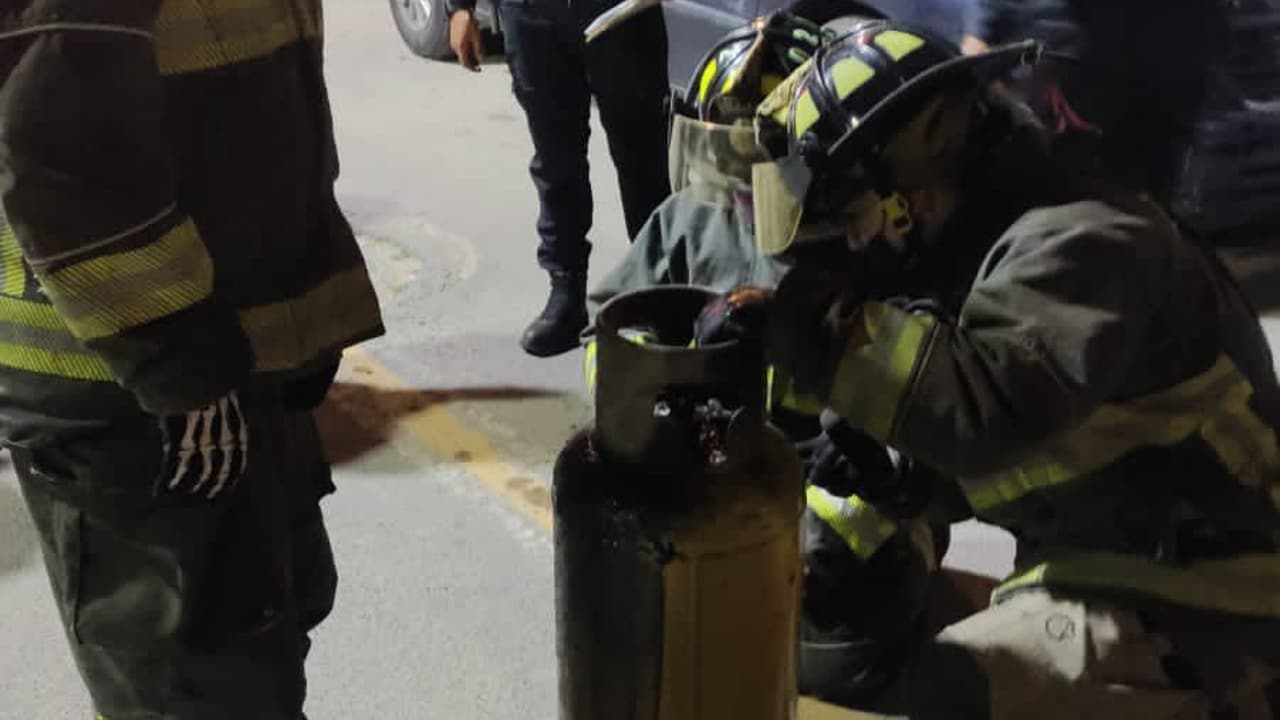 Dos cilindros de gas explotaron en calles de la alcaldía Gustavo A. Madero, de la Ciudad de México