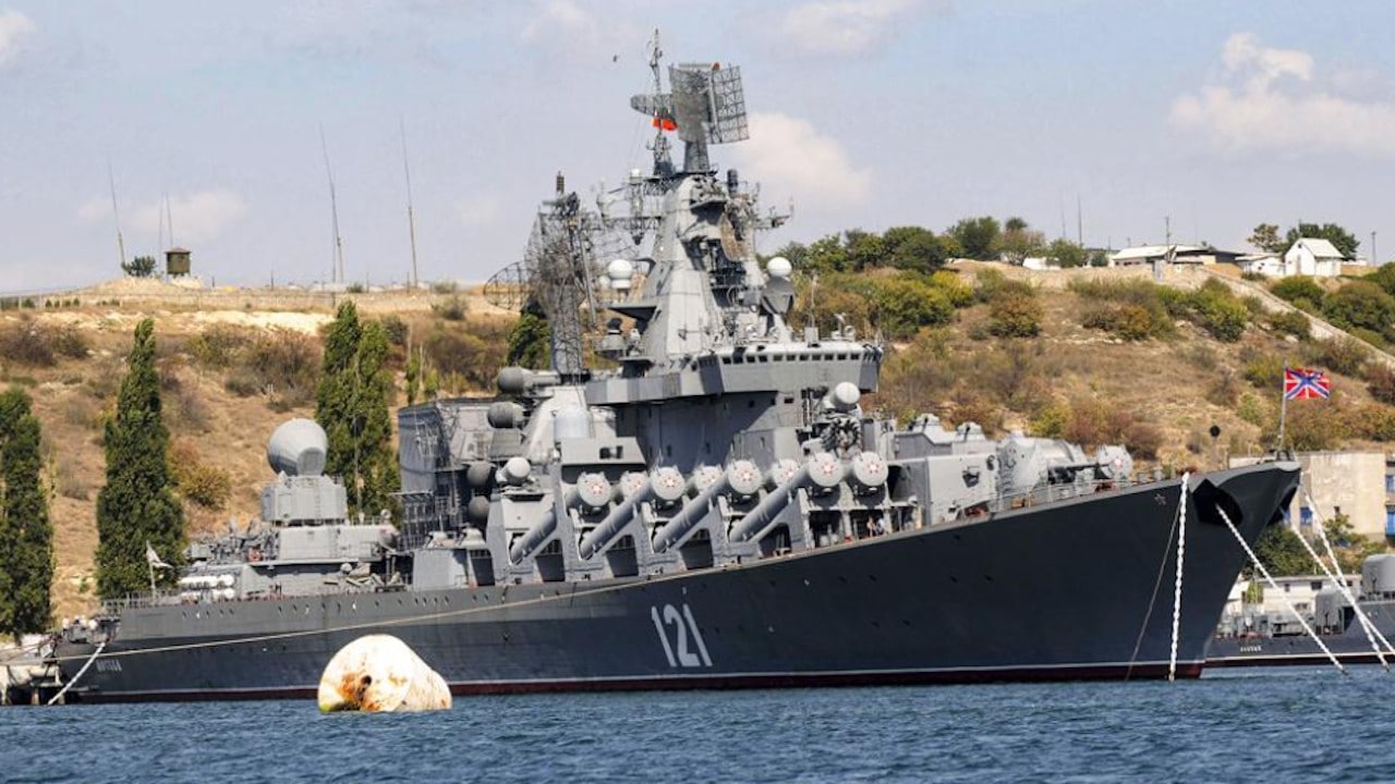 El crucero de misiles ruso Moskva, el buque insignia de la flota del Mar Negro de Rusia (AP/Archivo)