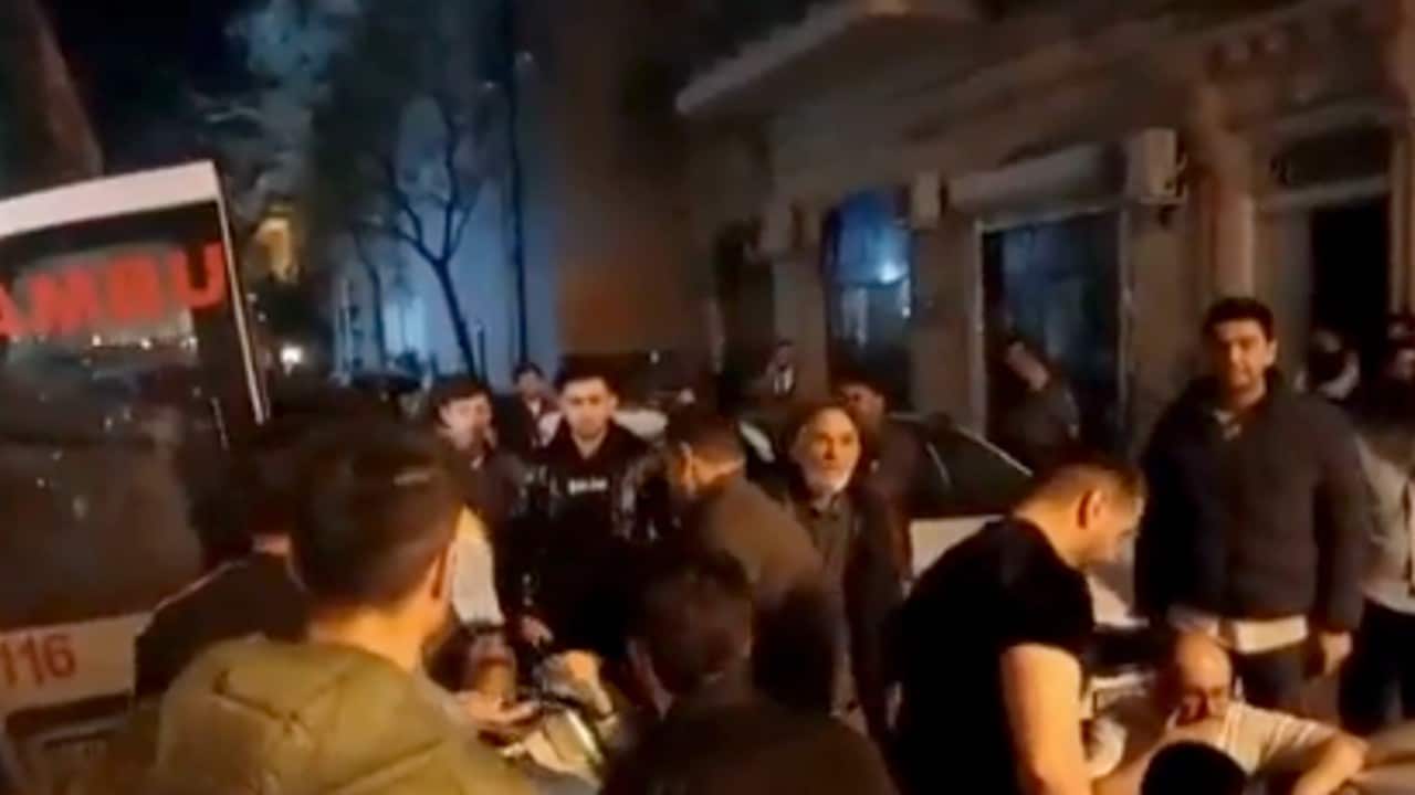 Se registra explosión en una discoteca en Azerbaiyán; temen varios muertos.