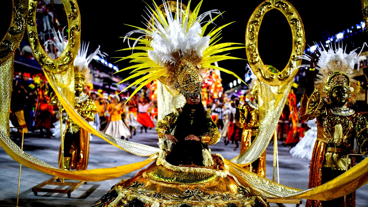 Carnaval de Río de Janeiro regresa lleno de color, júbilo y fantasía tras la pandemia