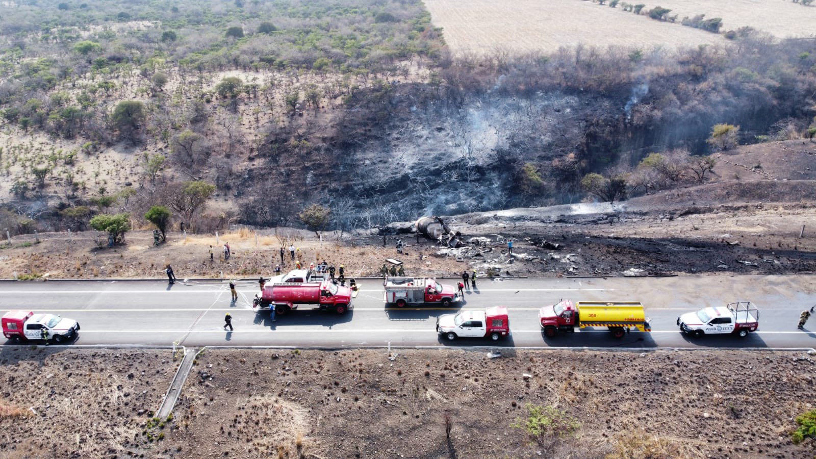 Choque de pipas provoca explosión sobre la autopista Siglo XXI, en Puebla