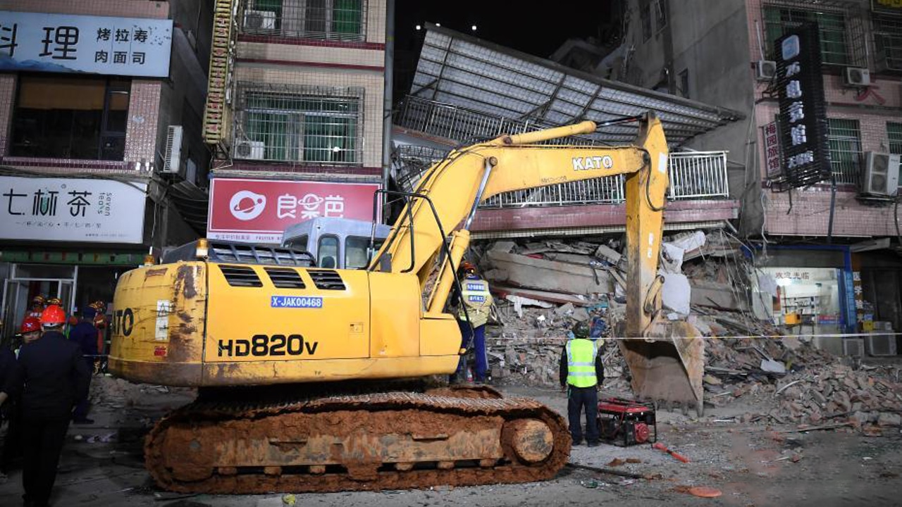 Derrumbe de edificio en China deja decenas de desaparecidos
