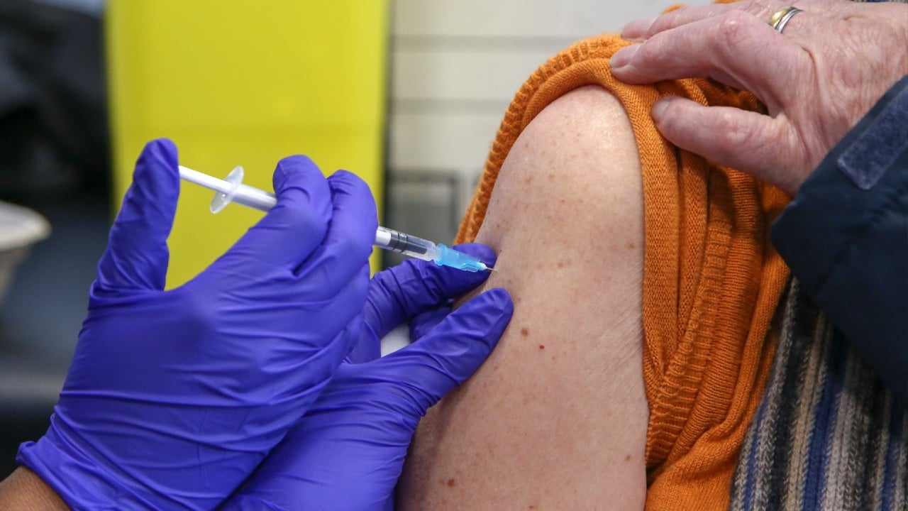 Detectan fraude con vacunas contra el COVID-19 en Alemania; hombre se pone más de 90 dosis