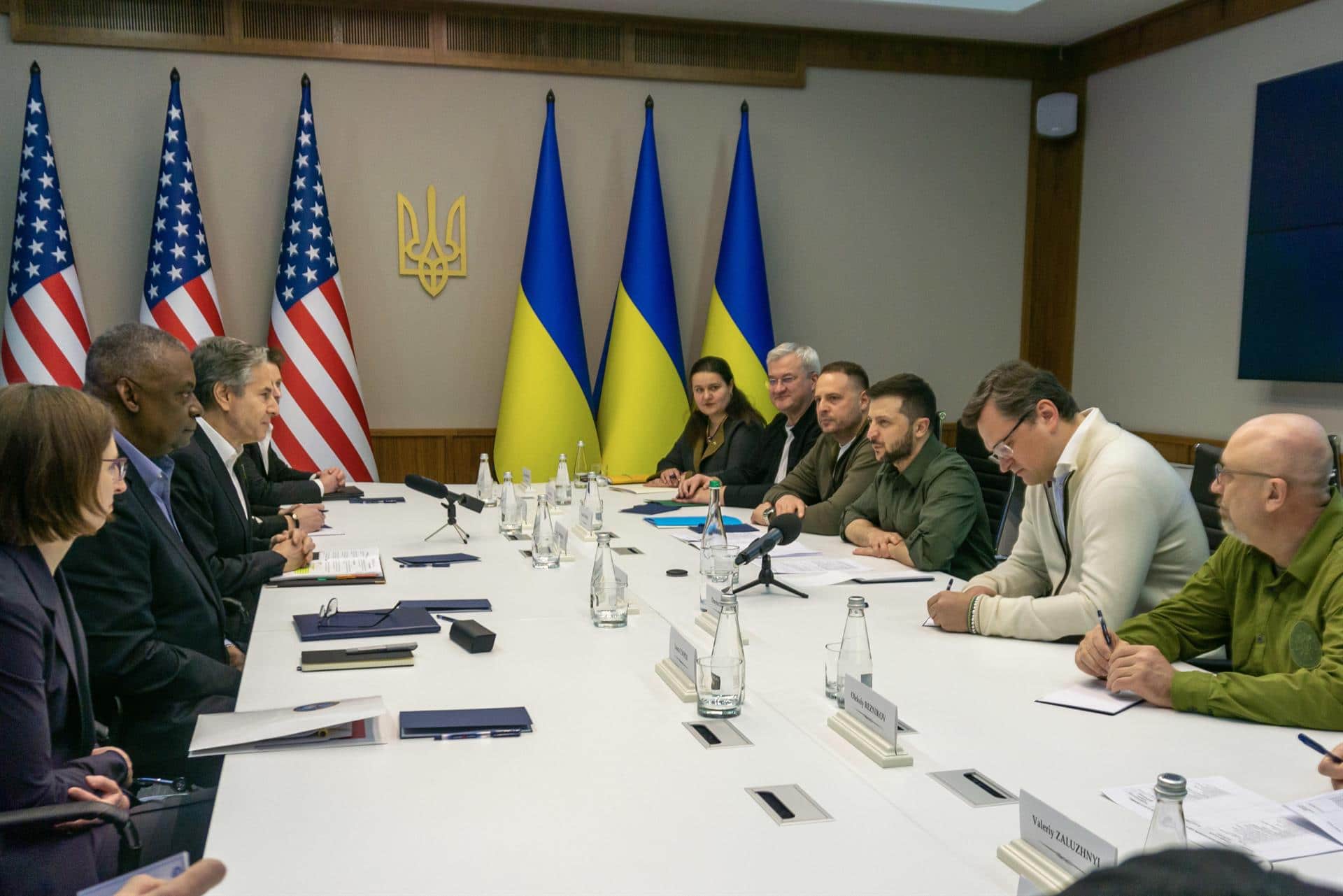 Día 61 de invasión: EEUU reabrirá su embajada en Ucrania y continúan combates