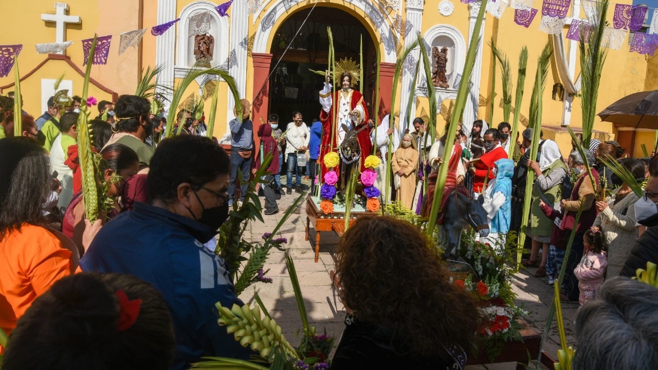 Mexicanos acudieron masivamente a los templos para participar en el Domingo de Ramos.