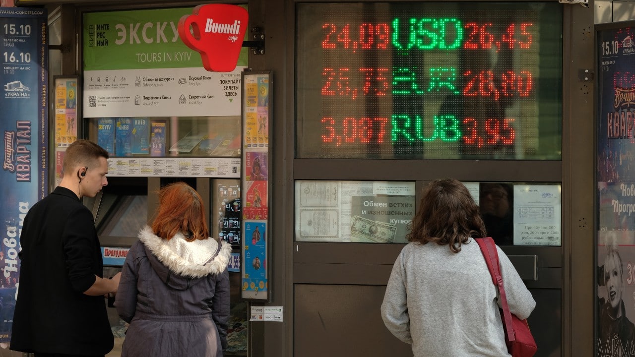 Economía de Ucrania caerá hasta un 45% a consecuencia de la guerra: BM