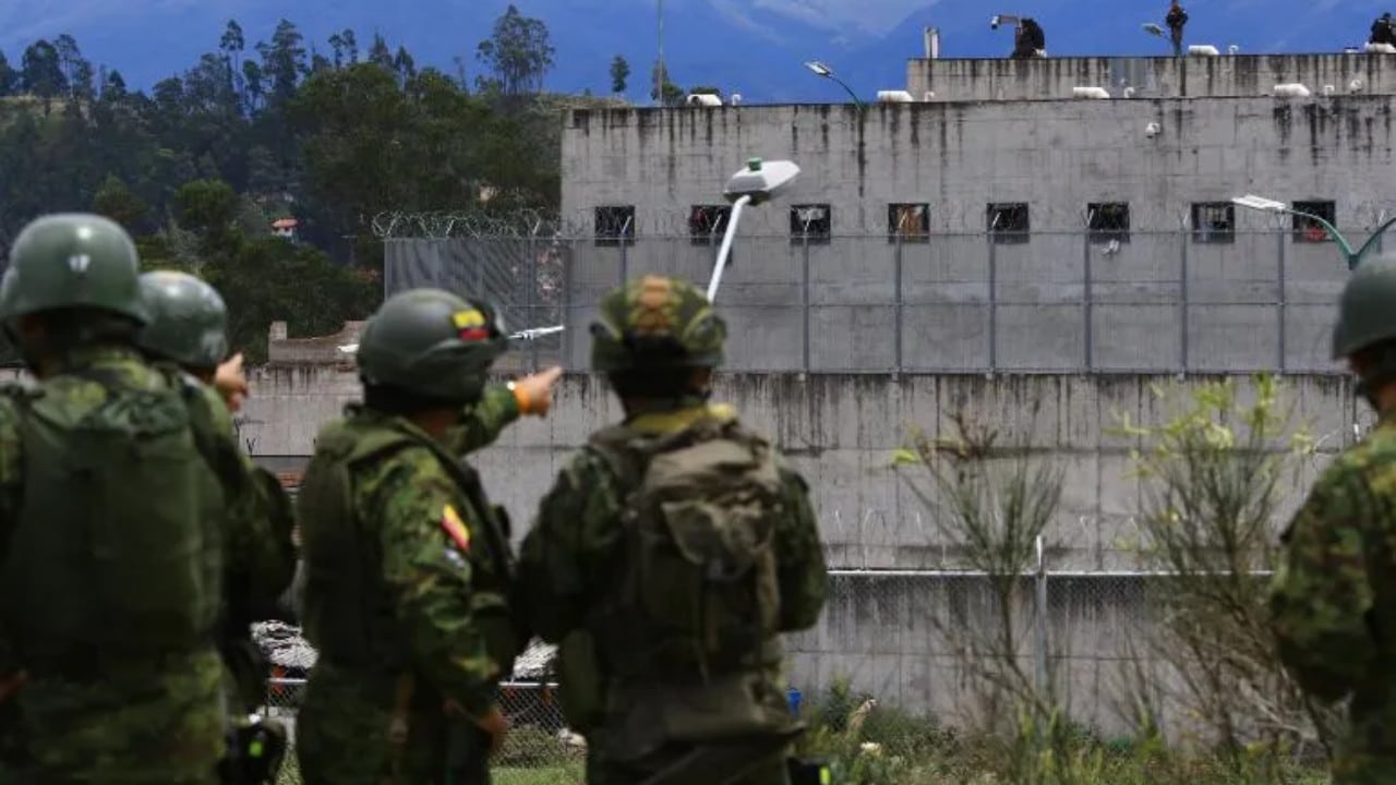 Al menos 12 presos mueren tras enfrentamiento en una cárcel de Ecuador