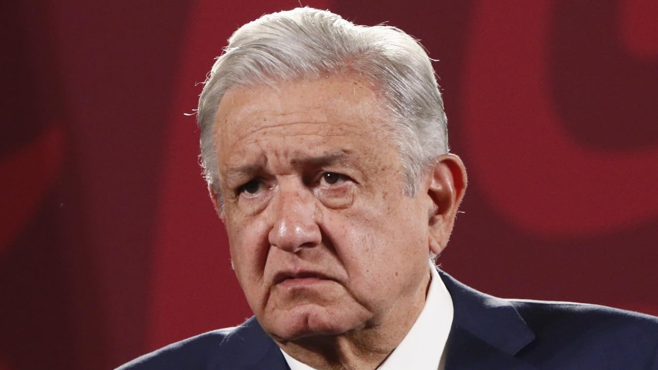 El presidente López Obrador critica al gobernador de Texas