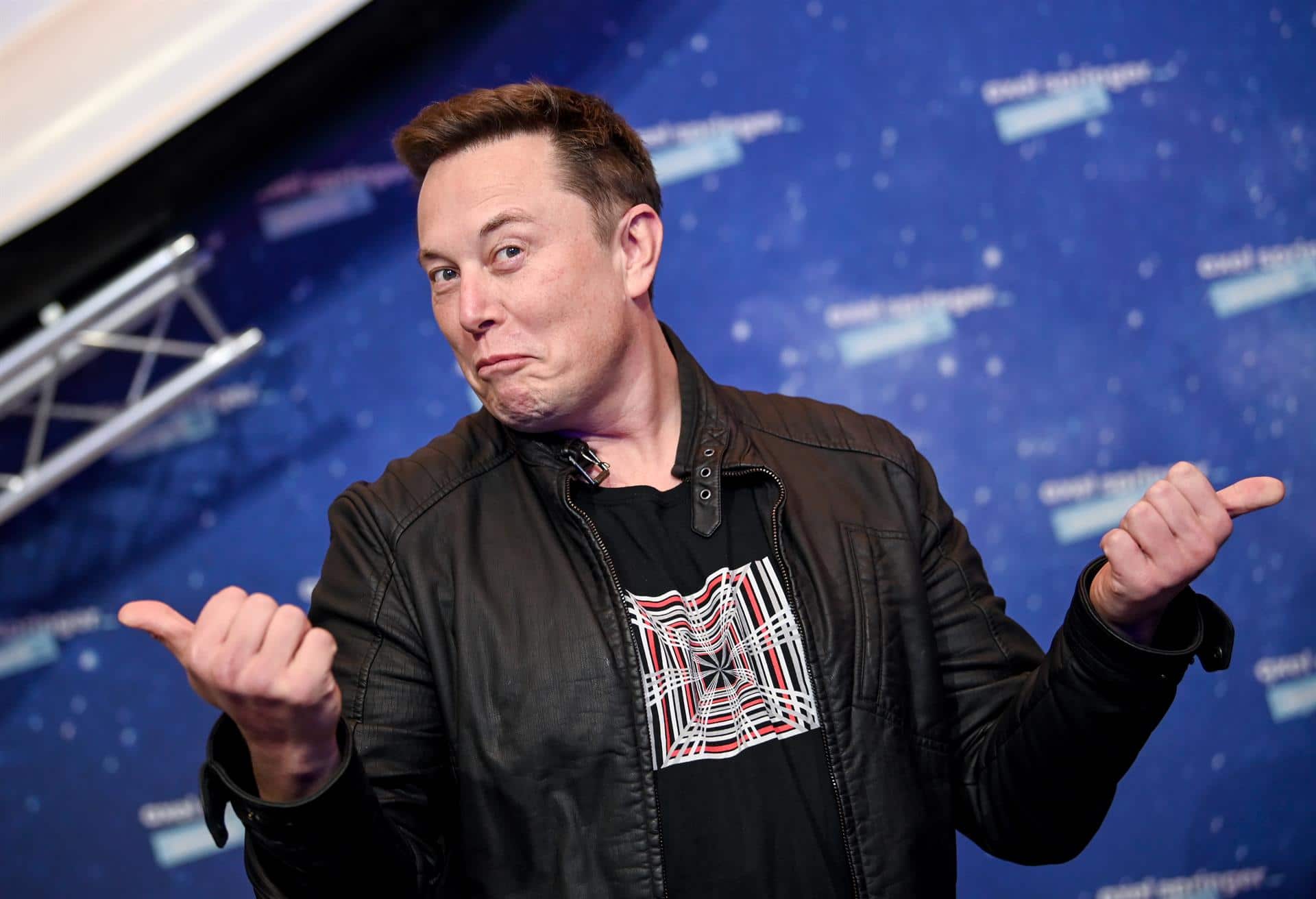 Nasdaq sube tras acuerdo de Elon Musk para comprar Twitter