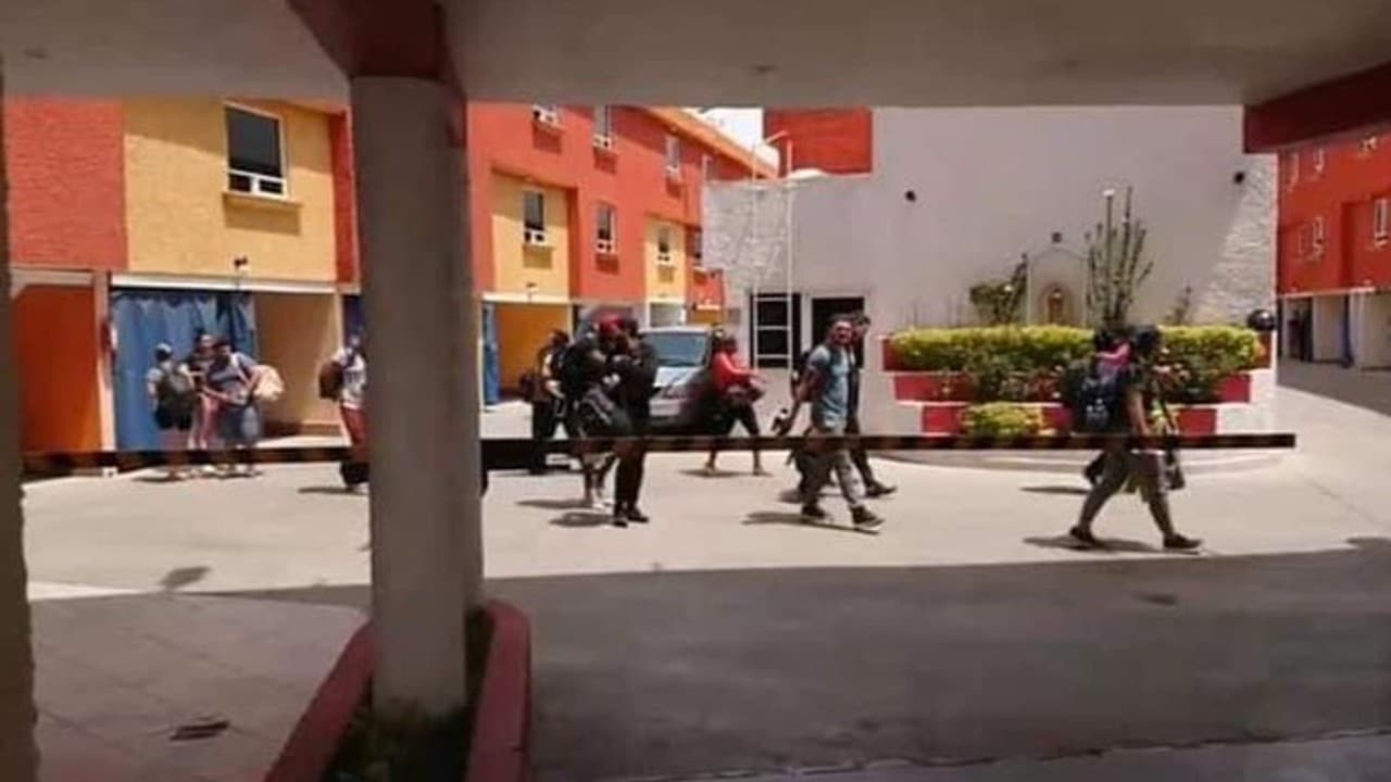 Hallan a 167 migrantes hacinados en hotel en Ixtapaluca