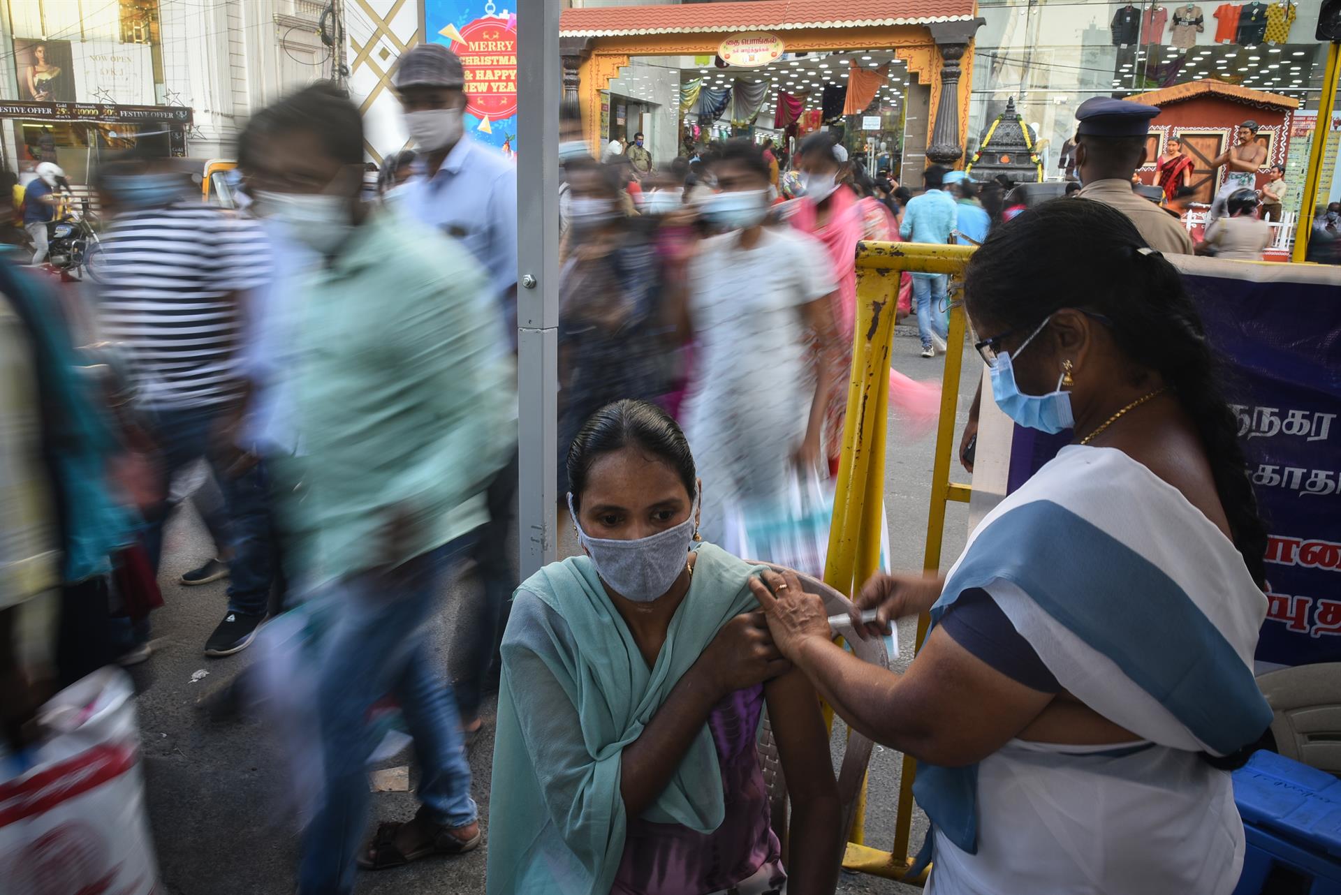 La India aprueba tercera dosis de la vacuna contra COVID para toda su población adulta.