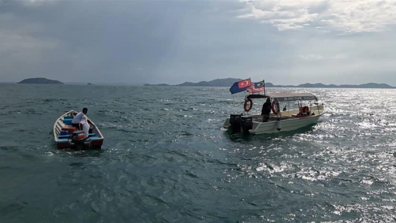 Malasia busca a 3 turistas arrastrados por corrientes mientras buceaban