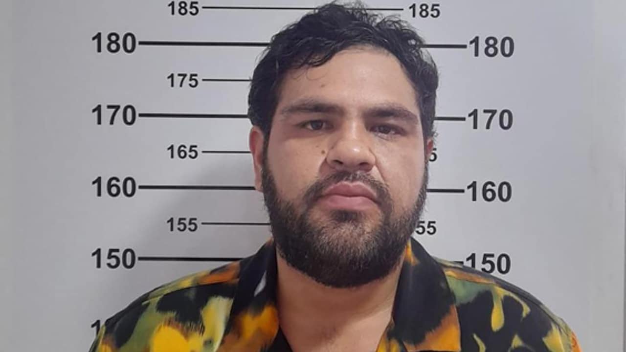 Fotografía del mexicano Brian Donanciano Olguín Berdugo, presunto integrante del Cártel de Sinaloa, tras su captura en Cali, Colombia