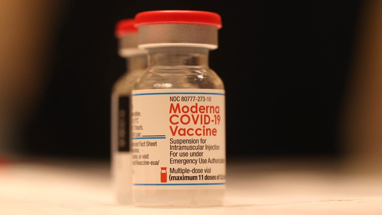 Moderna asegura que nueva versión de su vacuna contra COVID-19 actúa mejor contra variantes