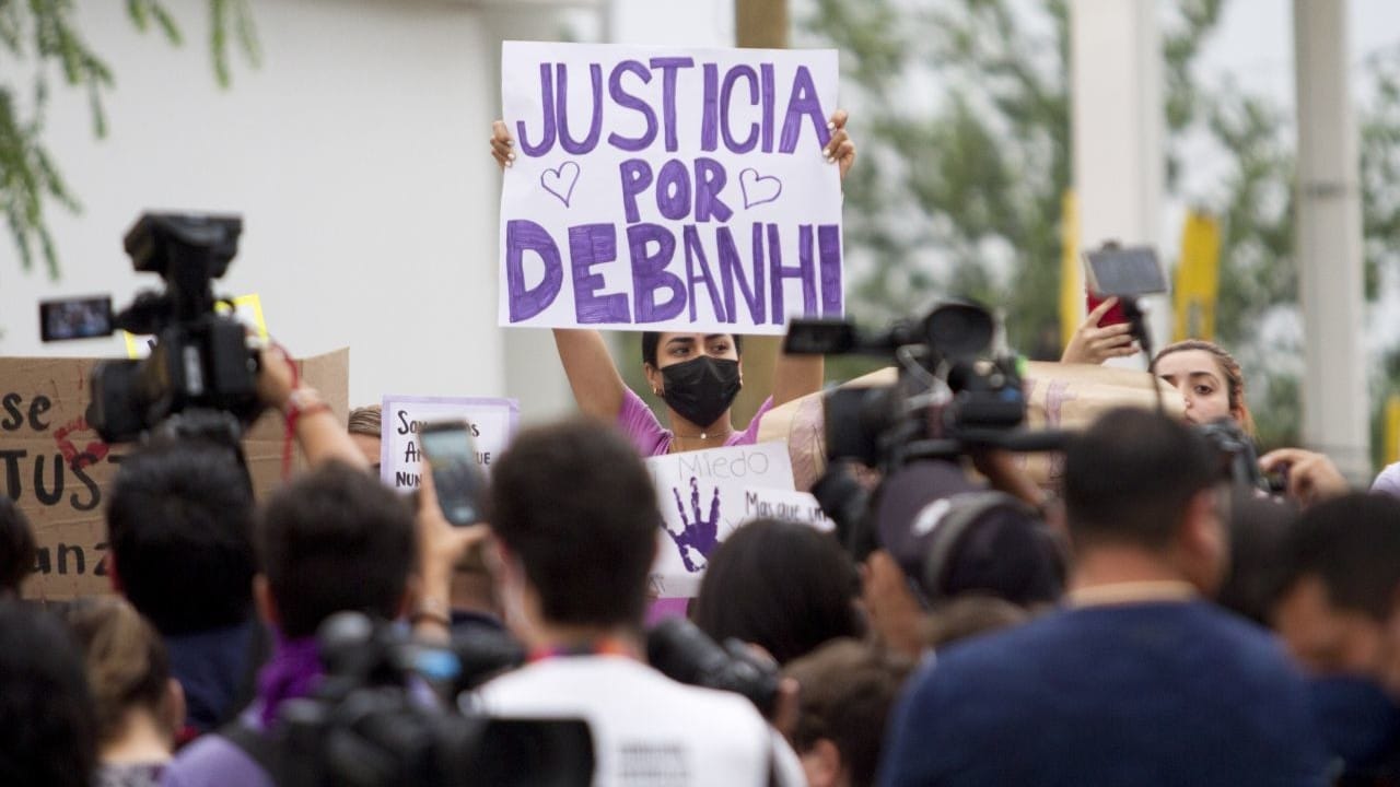 Mujeres de distintas colectivas exigen justicia para Debanhi