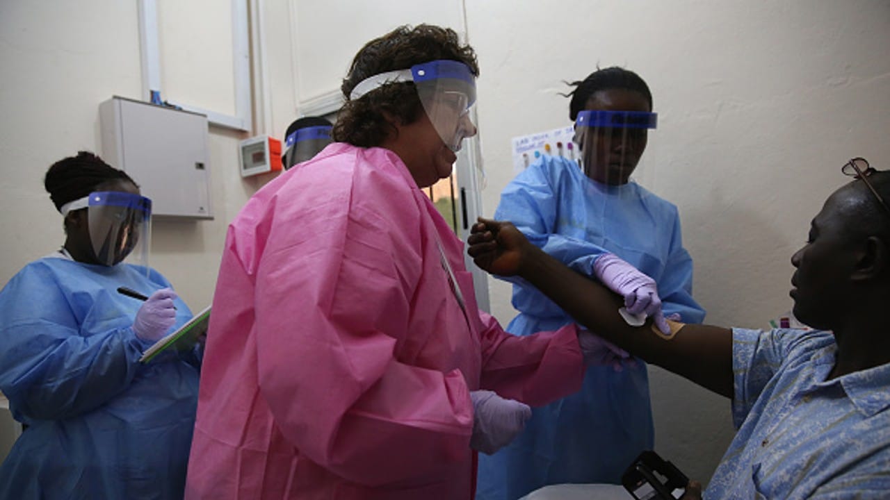 OMS no descarta la propagación internacional del ébola desde el Congo.
