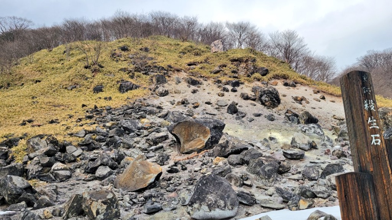 Piedra asesina se parte a la mitad en Japón y esto dice su leyenda