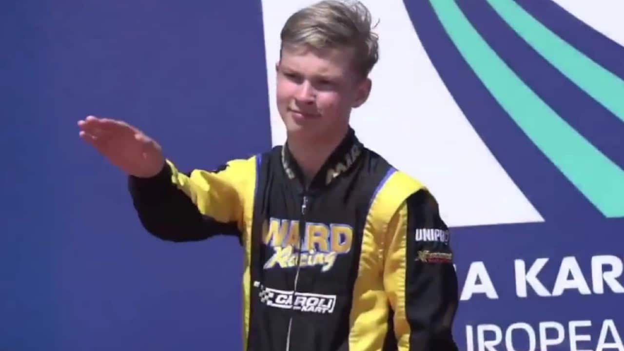 El piloto ruso Artem Severiukhin, de 15 años, hizo el saludo nazi tras ganar una carrera del Europeo de karting (Twitter: @ObserverNR)