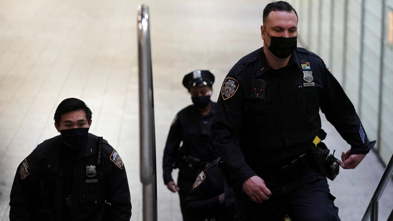 policias en metro de nueva york(1)