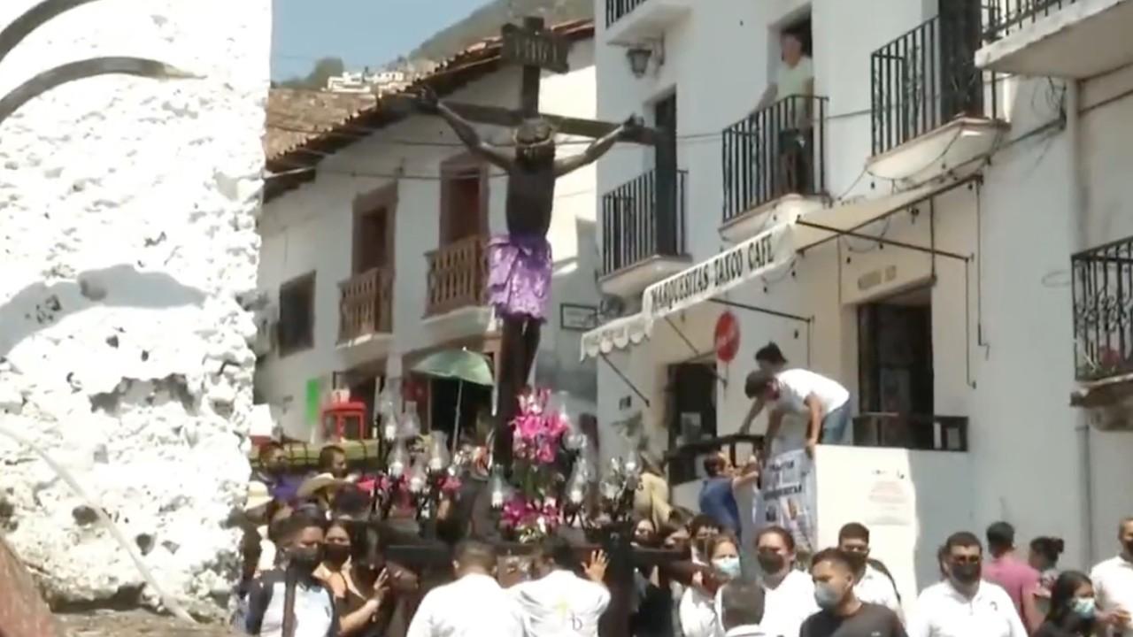 Procesión de los Cristos se lleva a cabo en Taxco este Jueves Santo