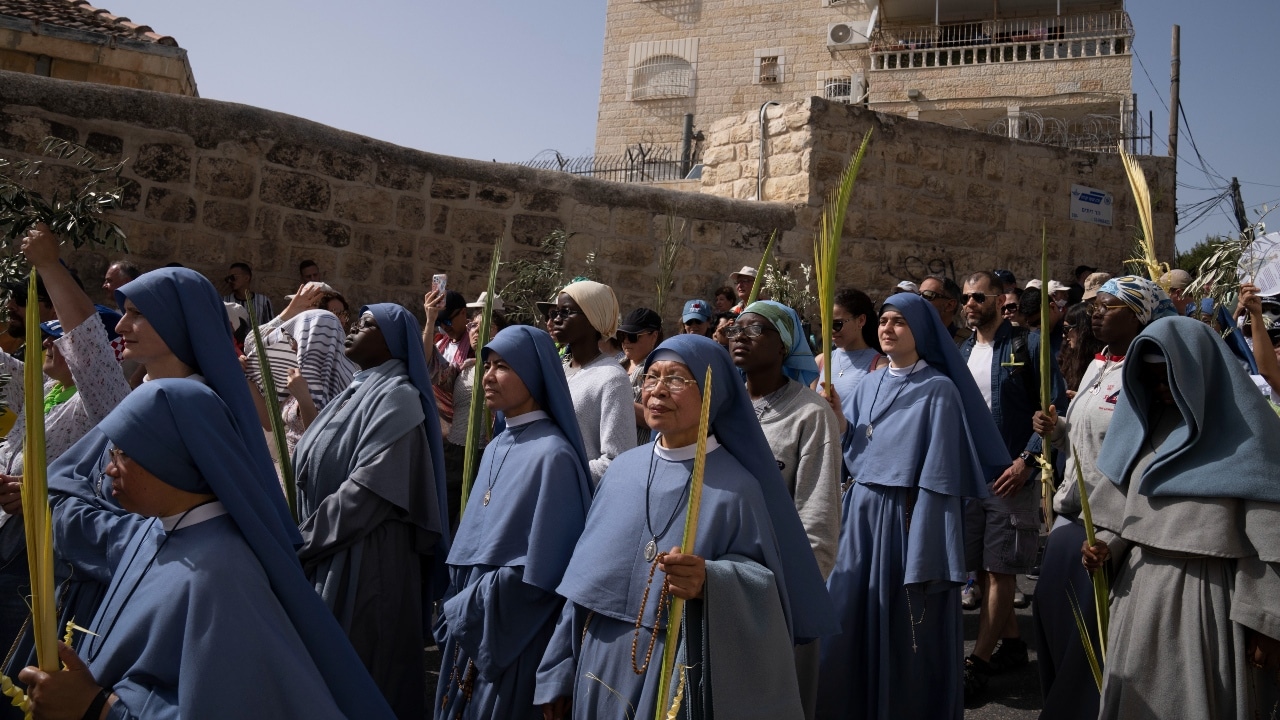 Una procesión de monjas en Jerusalén
