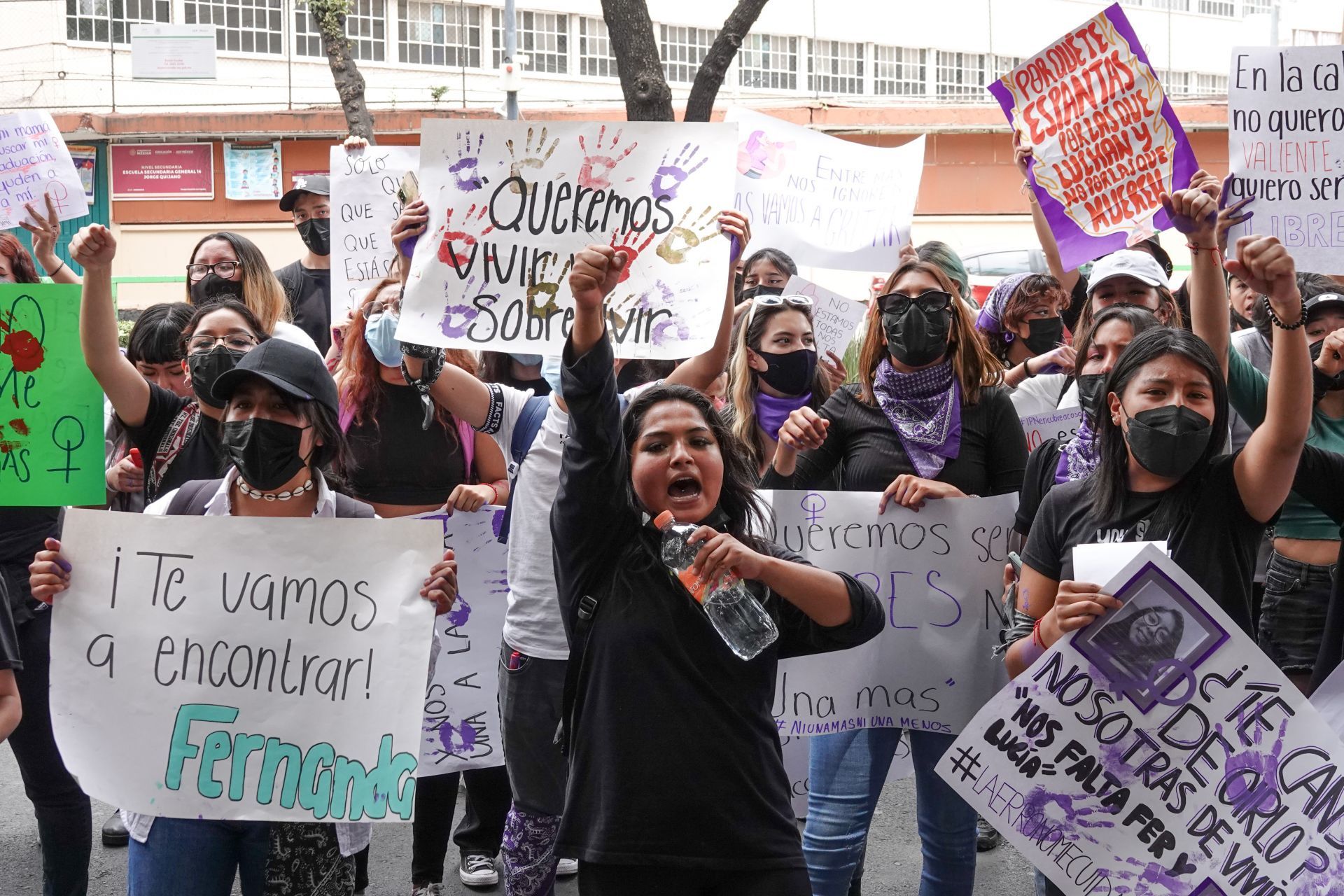 Familiares y amigos de Fernanda Jael Fernández Monroy se manifestaron afuera de la Fiscalía de la Ciudad de México (Cuartoscuro)