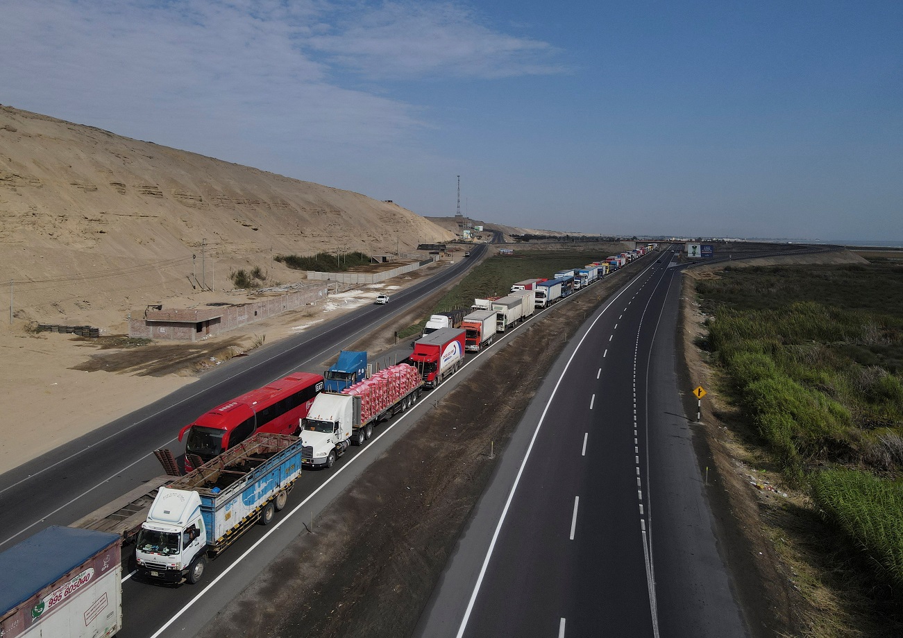 Perú declara estado de emergencia en carreteras