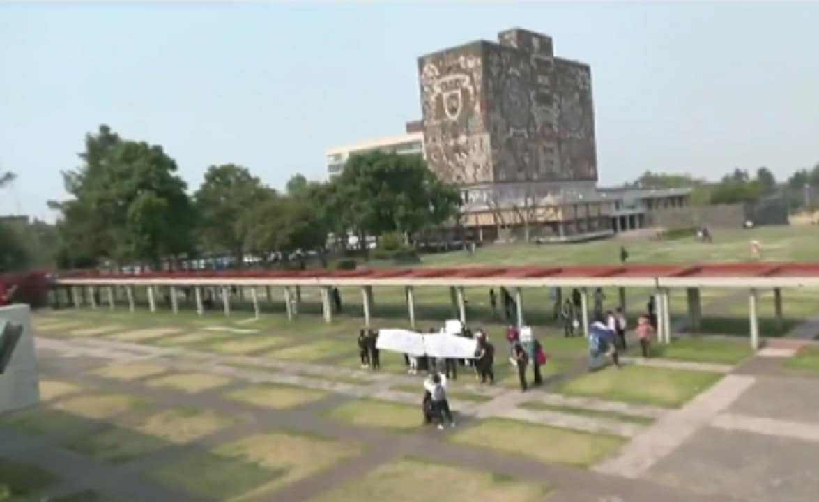 Estudiantes de la UNAM protestan por casos de abusos sexual