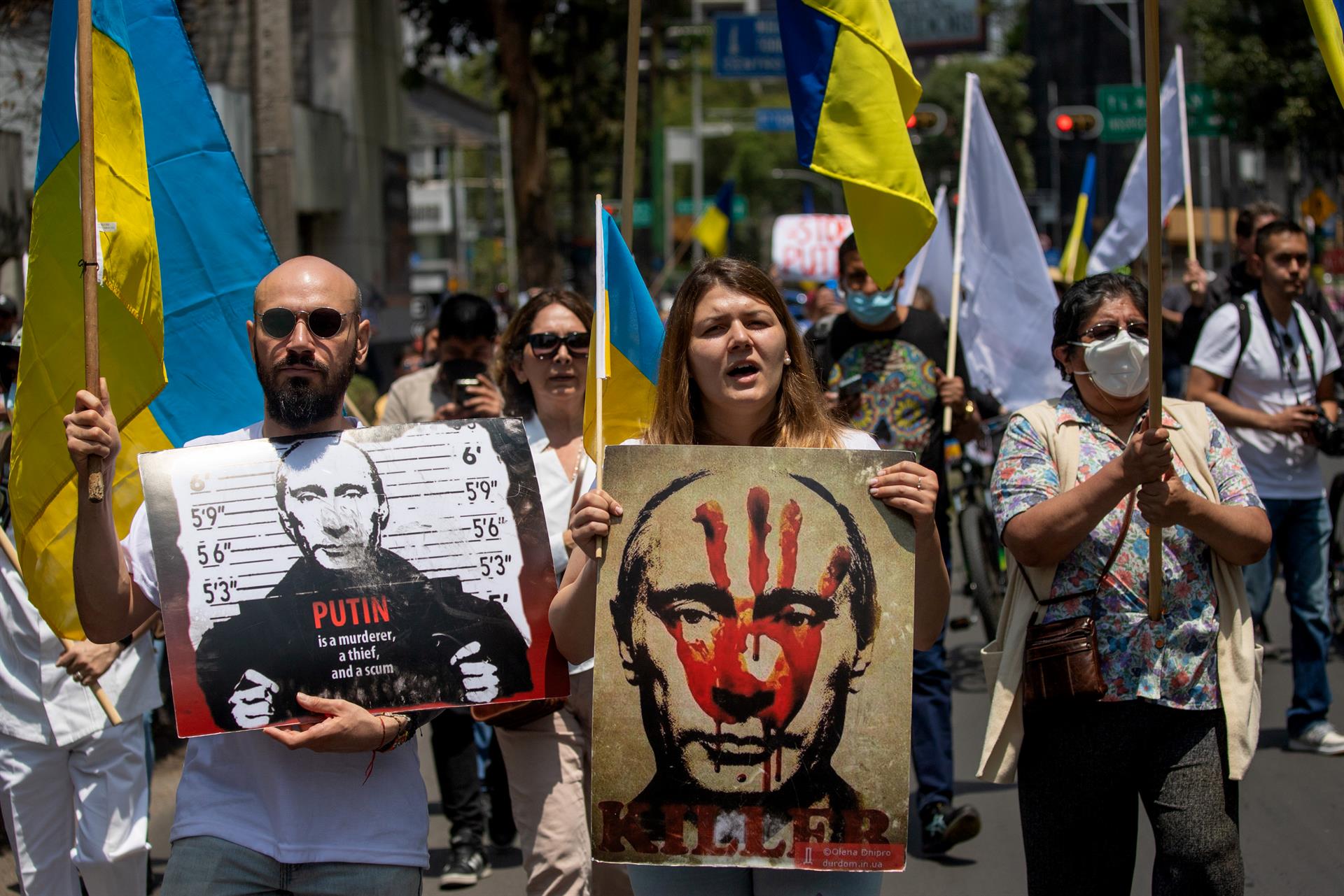 Ucranianos y rusos protestan en CDMX