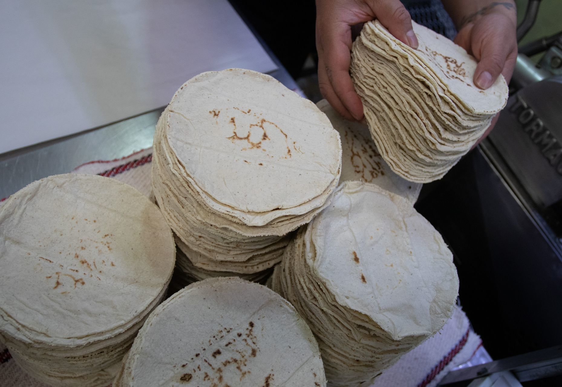 Sube el precio de la tortilla en México