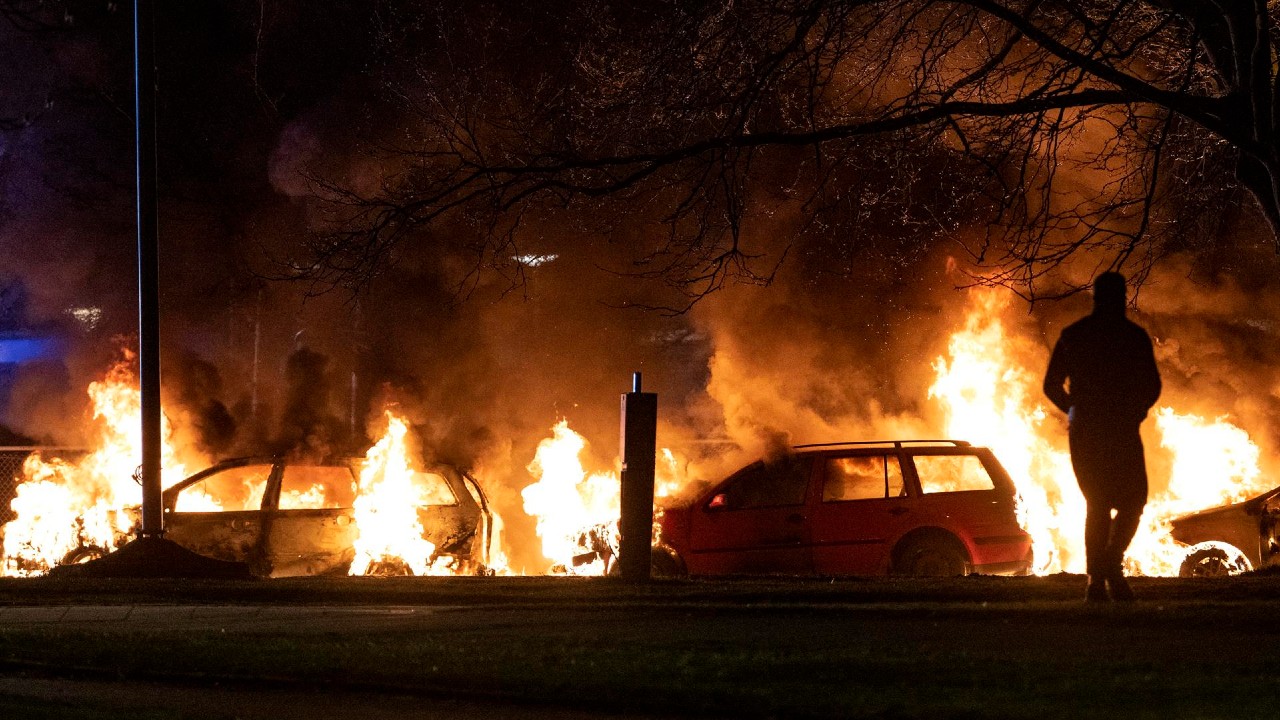 Al menos 40 heridos por episodios de violencia de grupos islamofobos en Suecia