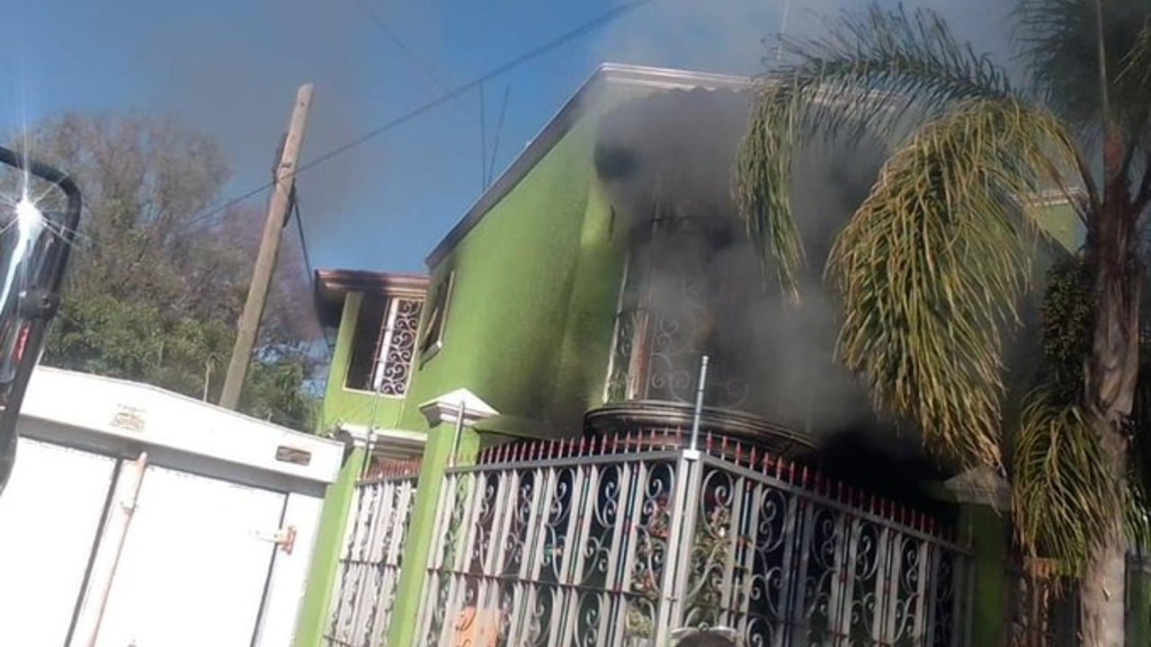 Niña de 8 años salta de segundo piso al incendiarse su casa en Tlaquepaque.