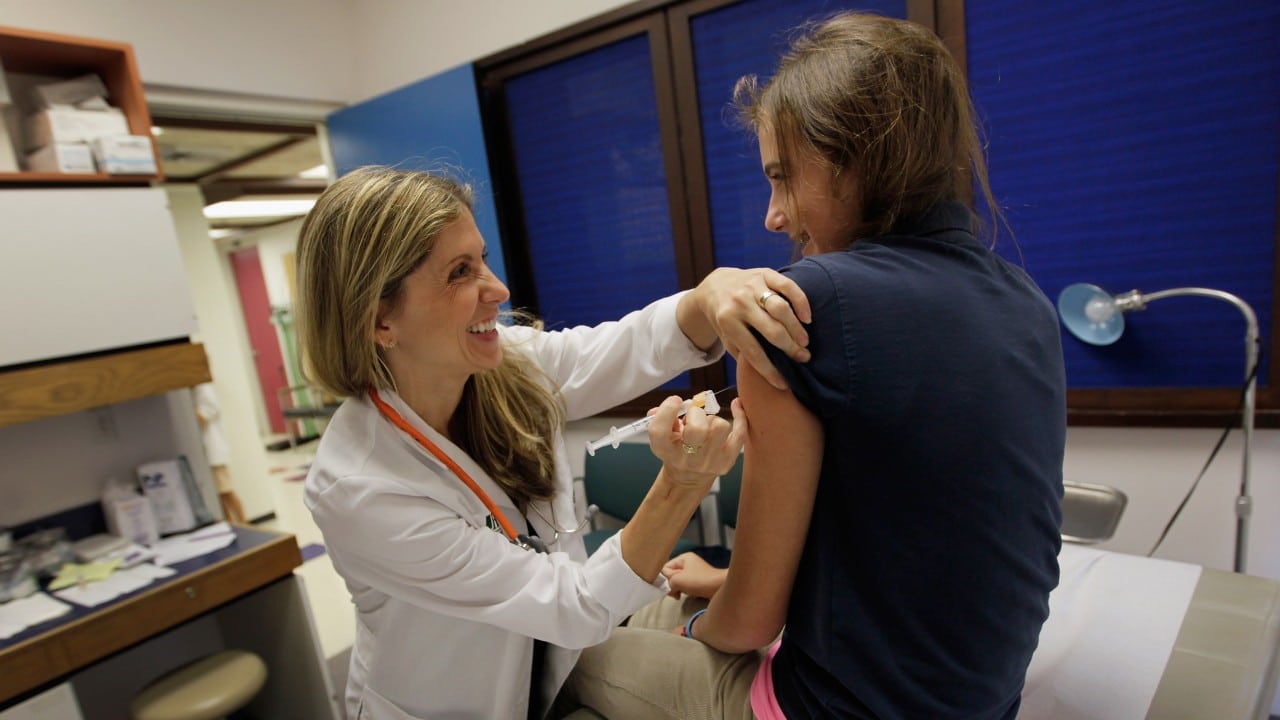 Una dosis de vacuna contra VPH ofrece protección similar a doble dosis: OMS